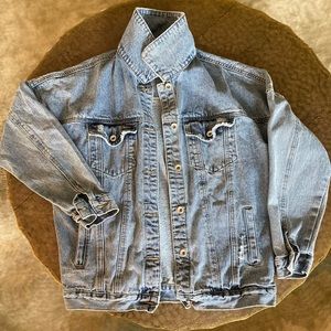 Ladies women’s denim jacket. Size Medium. Slightly oversized style.